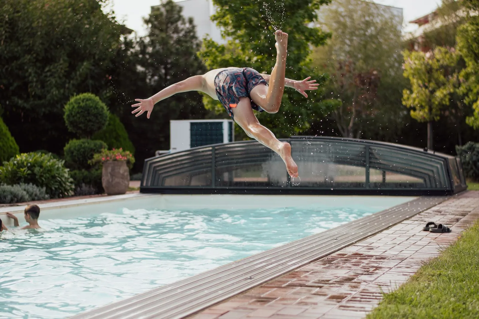 How to Choose a Fiberglass Pool for Your Las Vegas Yard